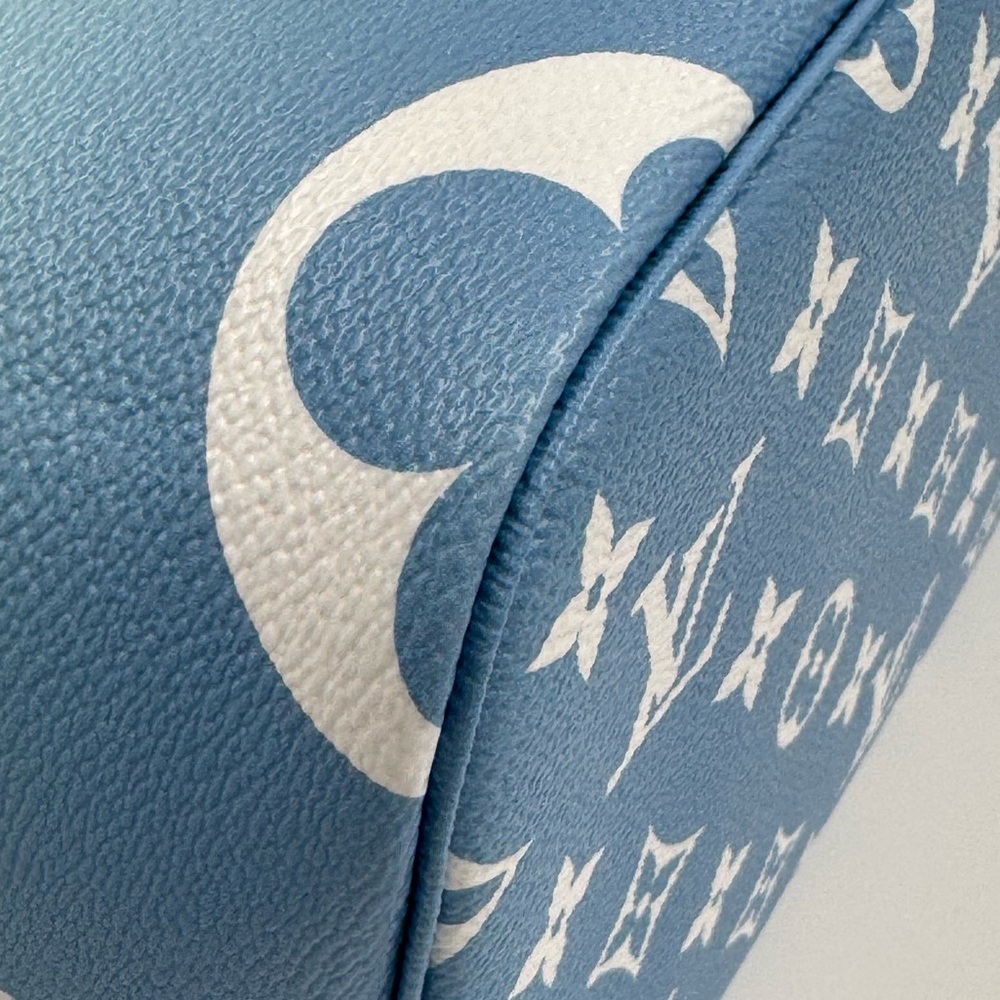 Louis Vuitton Limited Edition By The Pool Neverful - Picture 8 of 14